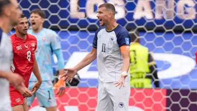 Edin Dzeko tarihe geçti! Dünya Kupası’nda 40 yaşında tarihi rekor kıran Edin Dzeko İsviçre maçına damga vurdu