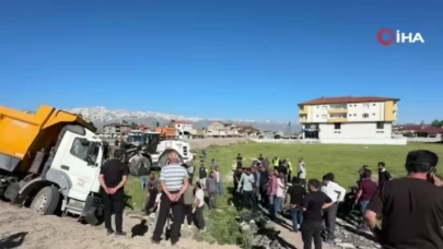 Yüksekova'da feci kaza: Ölü ve yaralılar var!