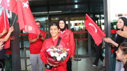 Dünya şampiyonu Ayşegül Açık'a coşkulu karşılama