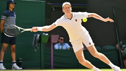 Jannik Sinner, Djokovic'i set vermeden geçti!