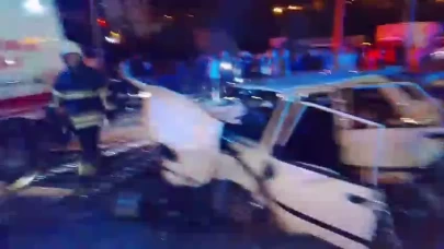 Adana’da kırmızı ışıkta bekleyen otomobile çarptı: 1 ölü, 3 yaralı