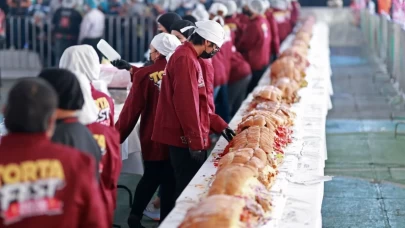 Guinness Rekoru için 100 metrelik dev sandviç hazırlandı! 1,5 tonluk Torta görenleri şaşırttı