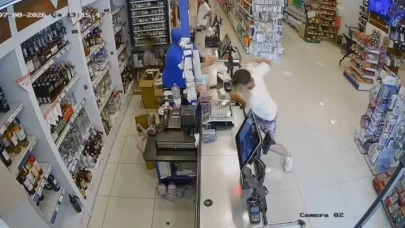 Film gibi soygun! İçinde çocuk olan otomobili çalarak kaçtı