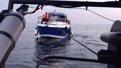 Arızalanan teknedeki 6 kişi kurtarıldı