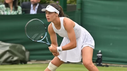 Wimbledon'da Zeynep Sönmez'e bir darbe daha