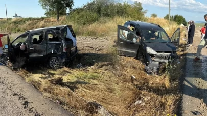 Samsun'da hafif ticari araç şarampole devrildi