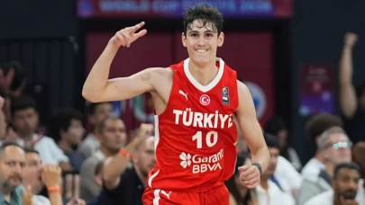 İbrahim Kutluay'ın oğlu Ömer Kutluay'dan tarihi basketbol başarısı