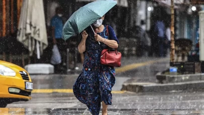 İstanbul'da sıcak hava gidiyor, kuvvetli yağış geliyor! AKOM saat verip uyardı