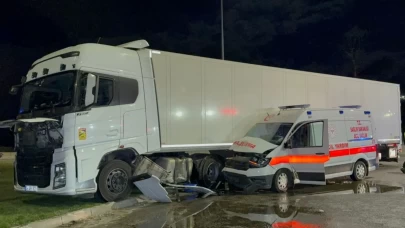 Samsun’da ambulans ile TIR çarpıştı