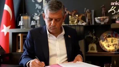 Özgür Özel CHP’den ayrıldı, yeni partisine geçti
