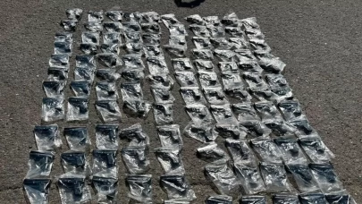 Yolcu otobüsünün yakıt deposunda 120 tabanca ele geçirildi!