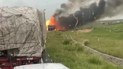 Kimyasal yüklü kamyon bombaya dönüştü