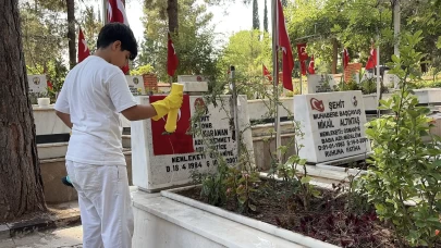 Oyuncaklarını sattı, şehit mezarlıklarını temizledi! 10 yaşındaki Osmaniyeli Abdullah herkesi hayran bıraktı!
