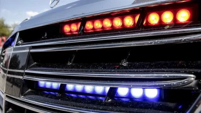 Çakarlı otomobilin sürücüsü ceza yağdı