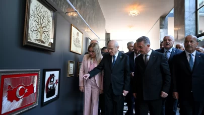MHP Lideri Devlet Bahçeli'den TBMM'de 15 Temmuz sergisine ziyaret