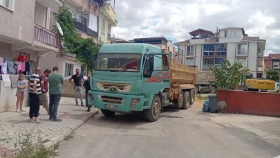 Bursa’da hafriyat kamyonunun çarptığı 6 yaşındaki çocuk ağır yaralandı