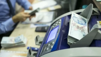 Bankalarda dikkat çeken değişim! Kredi azaldı, mevduat arttı