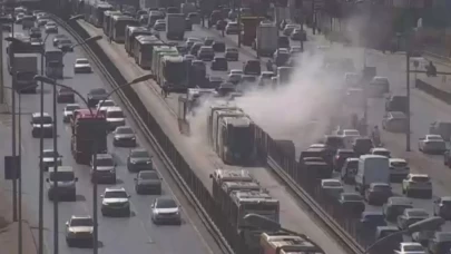 Avcılar’da seyir halindeki metrobüste yangın