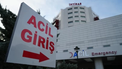 İki otomobil birbirine girdi, çok sayıda yaralı var