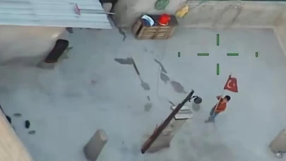 Korkmadı, bayrağıyla selam durdu