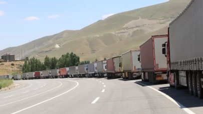 Türkiye-İran sınırında kilometrelerce TIR kuyruğu! 5 gündür sıra bekleyen var