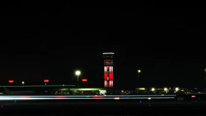 Sabiha Gökçen Havalimanı’nın kulesi kırmızı ve beyazla aydınlatılacak
