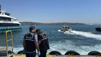 Vapurdaki yolcular denize bakınca korkunç manzarayla karşılaştı