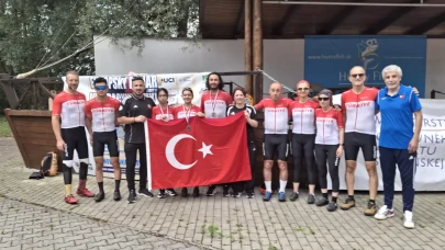 Bakan Bak'tan tarihi başarıya tebrik! Milli para bisikletçiler Avrupa Kupası'nda ilki başardı