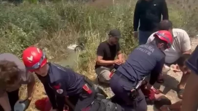 Adana’da sulama kanalına uçan otomobildeki 2 kadın ağır yaralandı