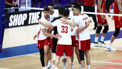 Türkiye - Ukrayna voleybol maçı canlı full izle! TRT Spor Türkiye - Ukrayna maçı izle (Filenin Efeleri)