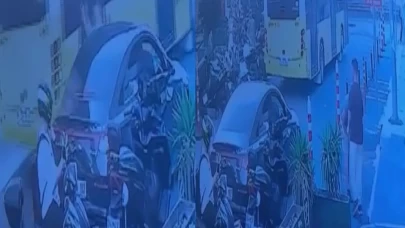 Yol kenarında bekleyen yayaya özel halk otobüsü çarptı