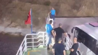 Elazığ'da fırtına feribot seferini etkiledi! İskeleye yanaşmakta güçlük çekti