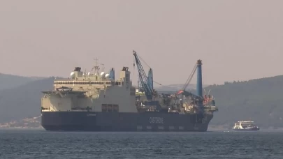 325 metrelik dev gemi Çanakkale Boğazı'ndan geçti