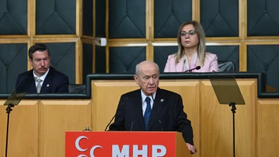 MHP Lideri Bahçeli'nin Grup Toplantısındaki yüzük ve rozet detayı gündem oldu