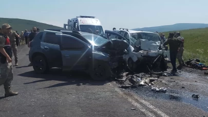 Ardahan’da 3 araç birbirine girdi
