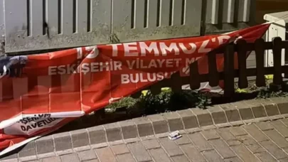 15 Temmuz afişlerini indiren güvenlik görevlilerine gözaltı!