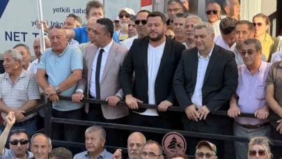 Belediye başkanları ve yüzü aşkın üye Yeni Parti'ye geçti