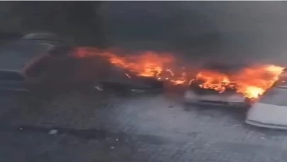 Bursa’da site bahçesinde facia: Alev alev yanan 3 otomobil kül oldu