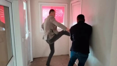 CHP Düzce İl Binası'nda olaylı devir