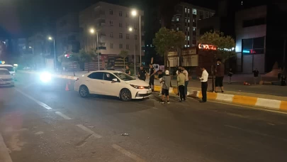 Kaza yapan araçlar polis memurunu ezdi!
