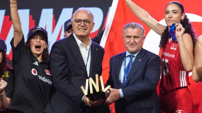 TVF Başkanı Üstündağ'dan Filenin Sultanları'na övgü