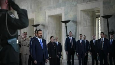 Irak Başbakanı Zeydi Anıtkabir ziyaretinde bulundu