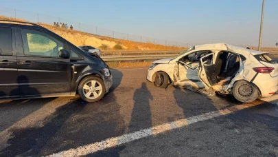 Şanlıurfa'da feci kaza! Otomobil ile minibüs çarpıştı: 3 ölü, 7 yaralı