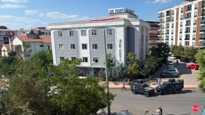 AK Parti il binası önünde bomba paniği!