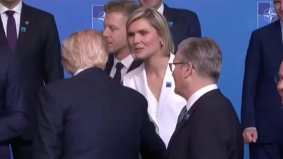 Trump yalnızca İzlanda Başbakanı ile tokalaştı
