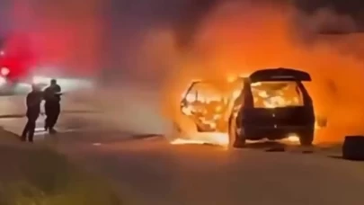 Muş’ta seyir halindeyken alev alan otomobil kullanılamaz hâle geldi