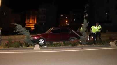 Otomobil refüje çıktı: 1 yaralı