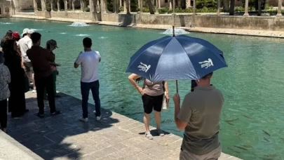 Vatandaşlar gölgelik alanlara sığındı