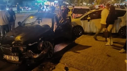 Çorum'da otomobil polis otosuna çarptı: 4 yaralı