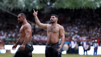 Bakan Bak'tan başpehlivan Erkan Taş'a tebrik mesajı